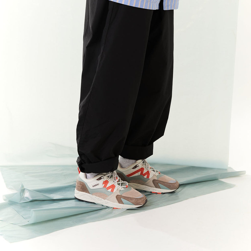 Karhu-Fusion-2.0-Portabella-Nasturtium-F804193-mood