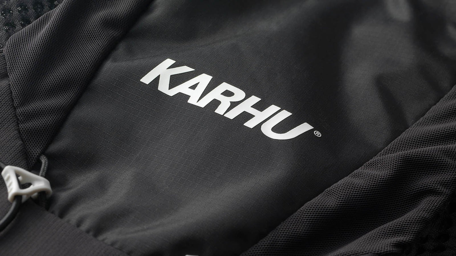 Karhu running vest 5L in black