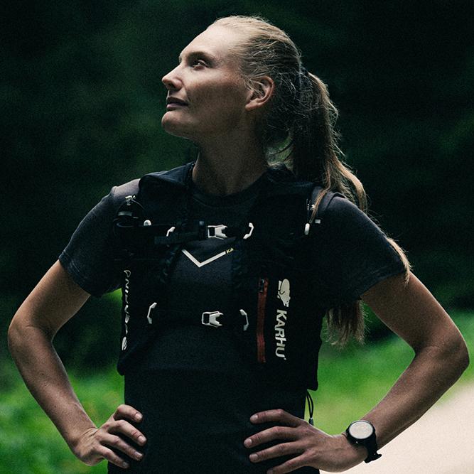 Karhu running vest 5L in black