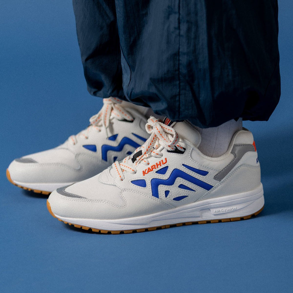 Karhu legacy 96 - blanc de blanc / dazzling blue | Lifestyle sneaker