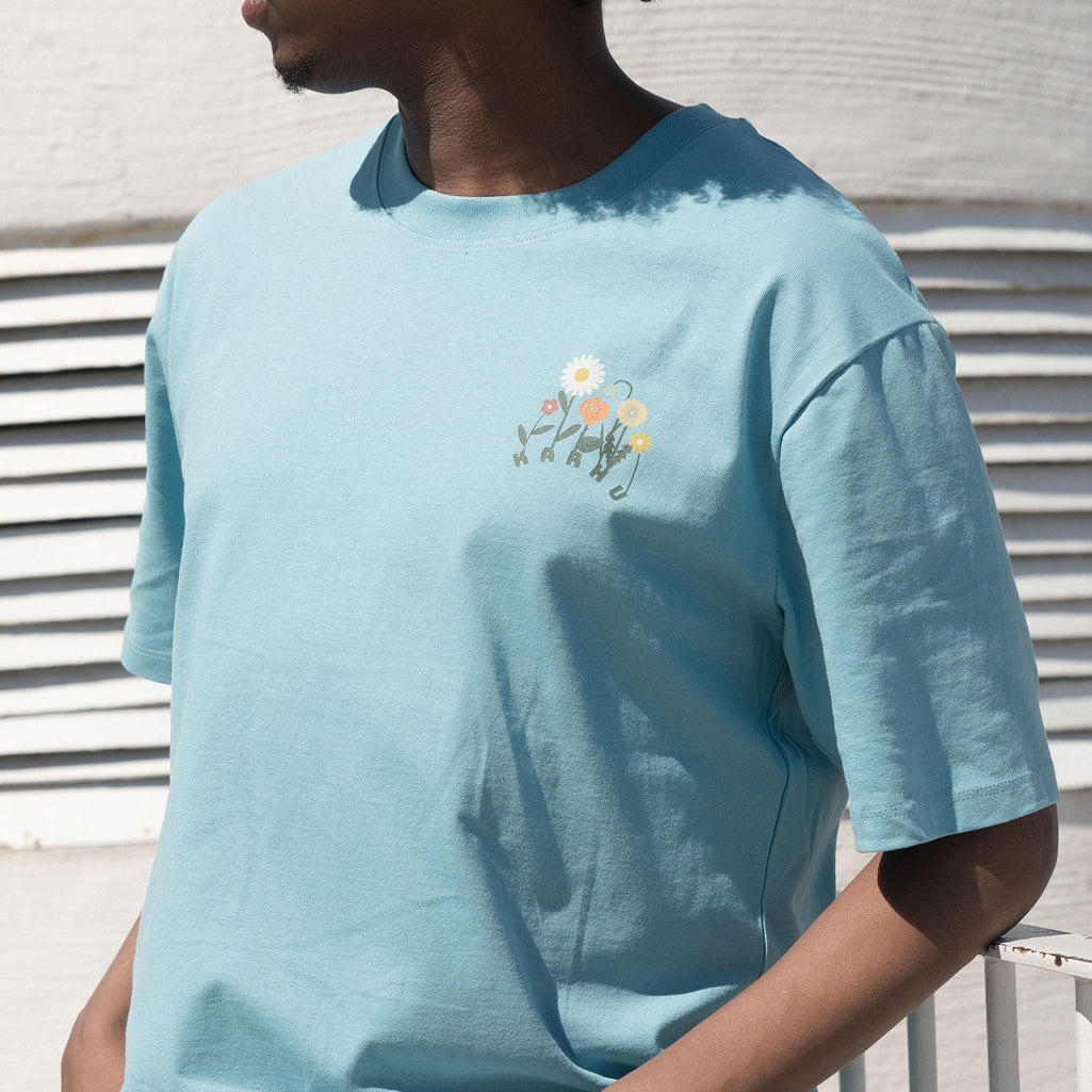FLOWER LOGO T–SHIRT - DELPHINIUM BLUE / DOUGLAS FIR