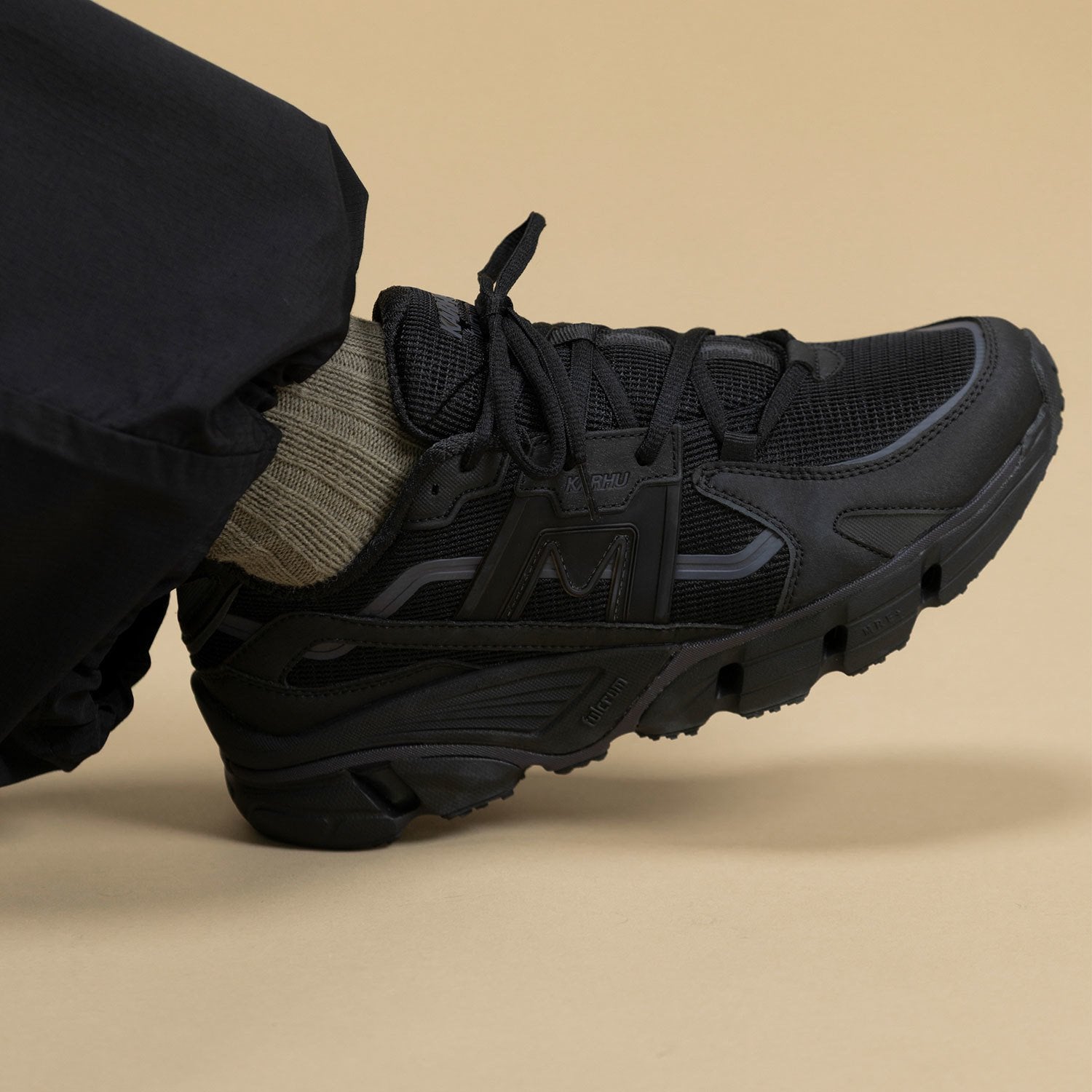 Karhu Super Fulcrum Black / Black - Lifestyle sneakers – Karhu