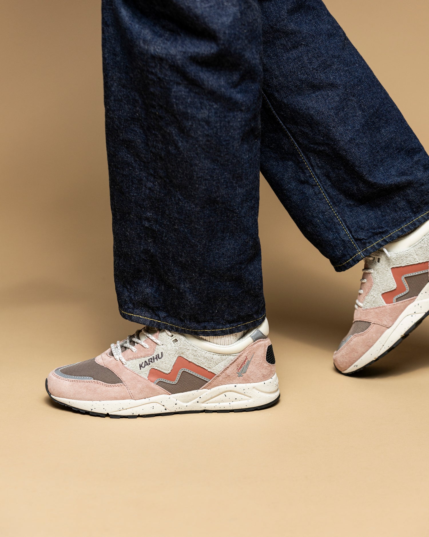 ARIA 95 - ADOBE ROSE / LIGHT MAHOGANY