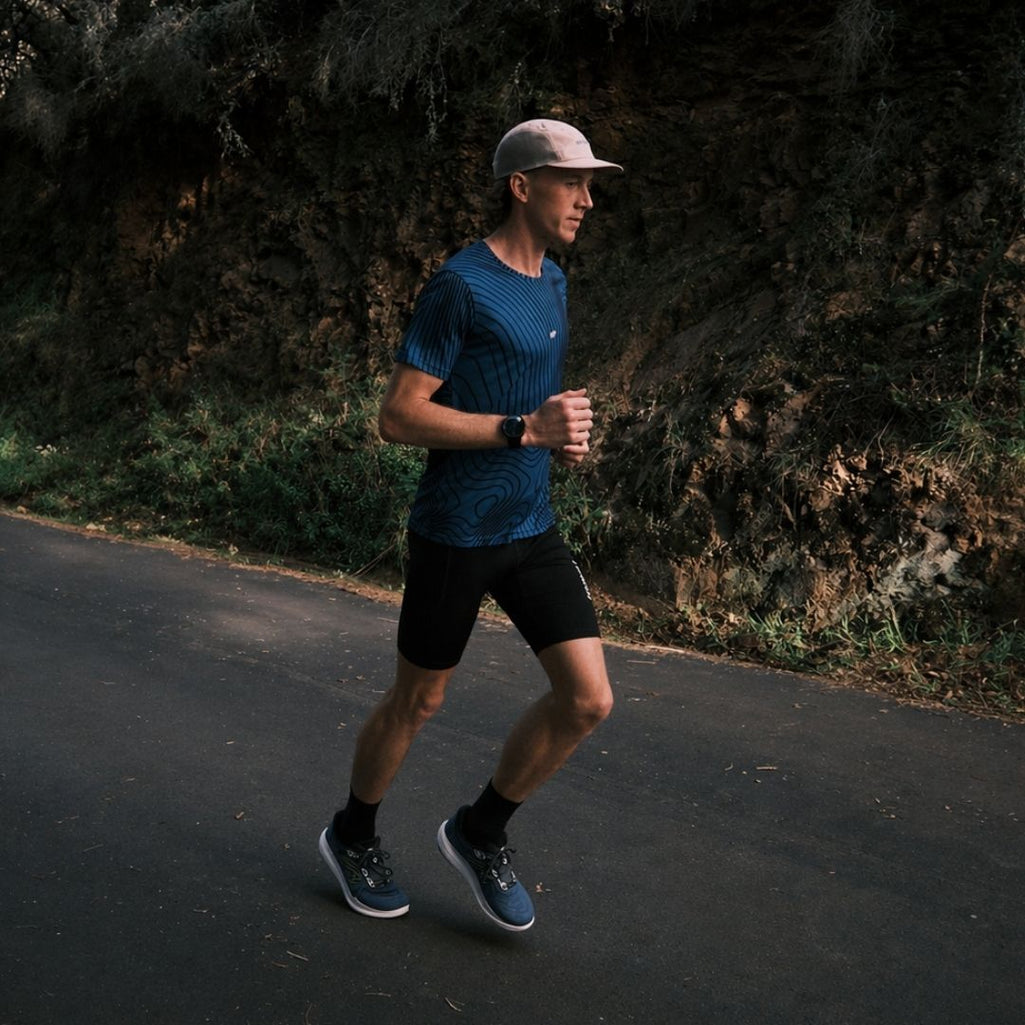 MEN'S RUNNING T–SHIRT - MOROCCAN BLUE / HUMMUS